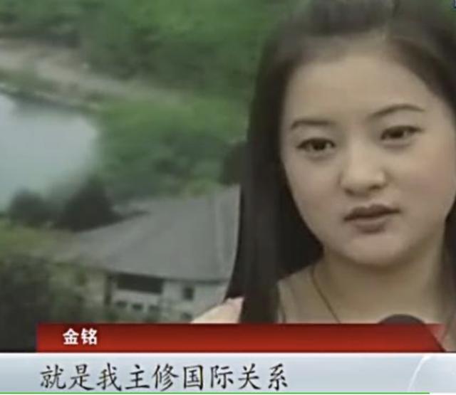 “婉君”金铭，9岁爆火，18岁上北大，41岁仍单身，她经历了啥？
