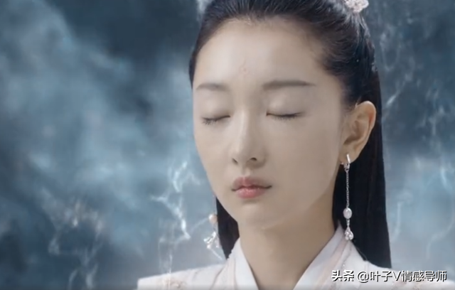 章子怡后又一位谋女郎周冬雨翻车，张艺谋：子怡，千万别演电视剧