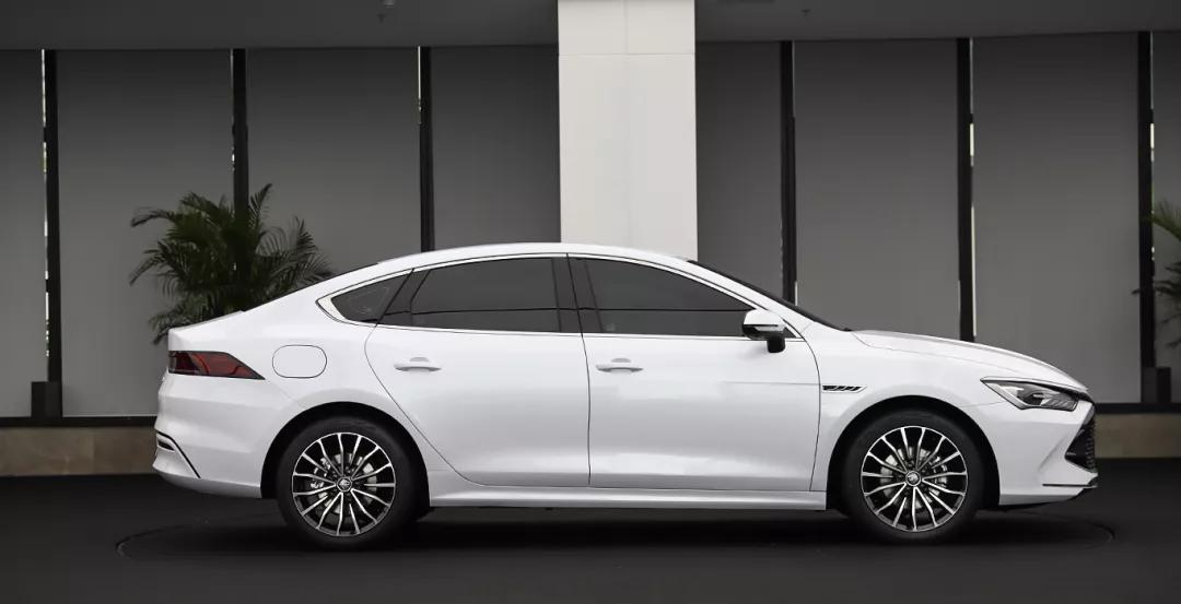 比亚迪DM-i混动能与丰田、本田比肩吗？看完你就知道答案