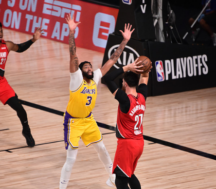 無人能擋！一眉哥踩到籃架扭腳狀態仍不減，三節狂轟31+11在場淨勝32分！（影）-黑特籃球-NBA新聞影音圖片分享社區