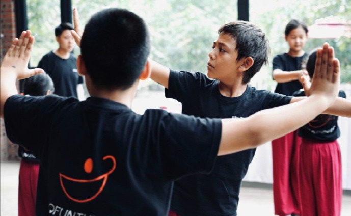 劉愷威生日派對邀請劉燁一家，諾一長大不少，有男人味兒了