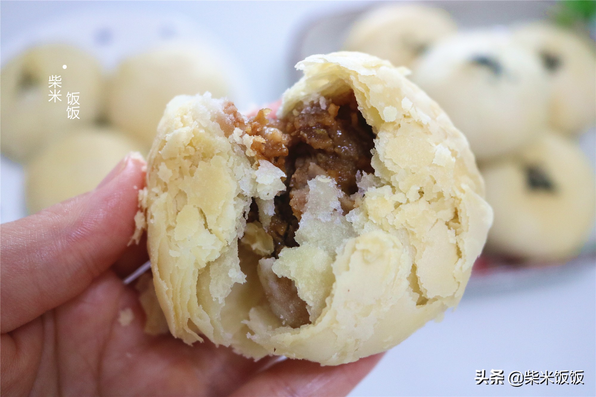 中秋节吃月饼，这个馅的太香了，香酥多层，咬一口还爆汁