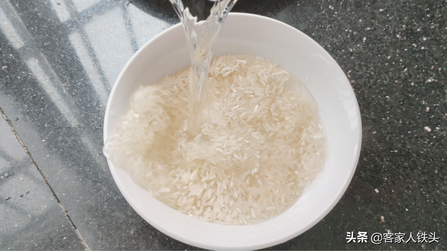 广东特色早餐吃法，天冷最适合吃，鲜香顺滑营养，一周吃3次不腻