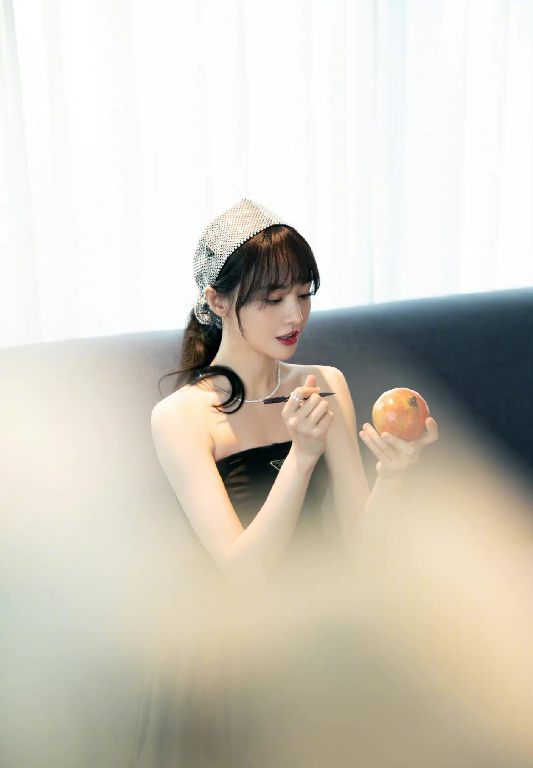 郑爽炒作金晨为直播造势，利用粉丝赚钱，网友：只有胡彦斌能治她