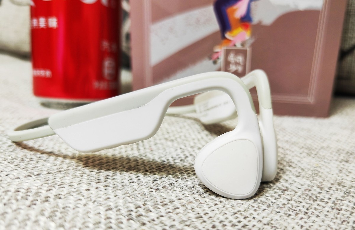 Are you with earphones?Bone conduction headphones that don't hurt your ears may be