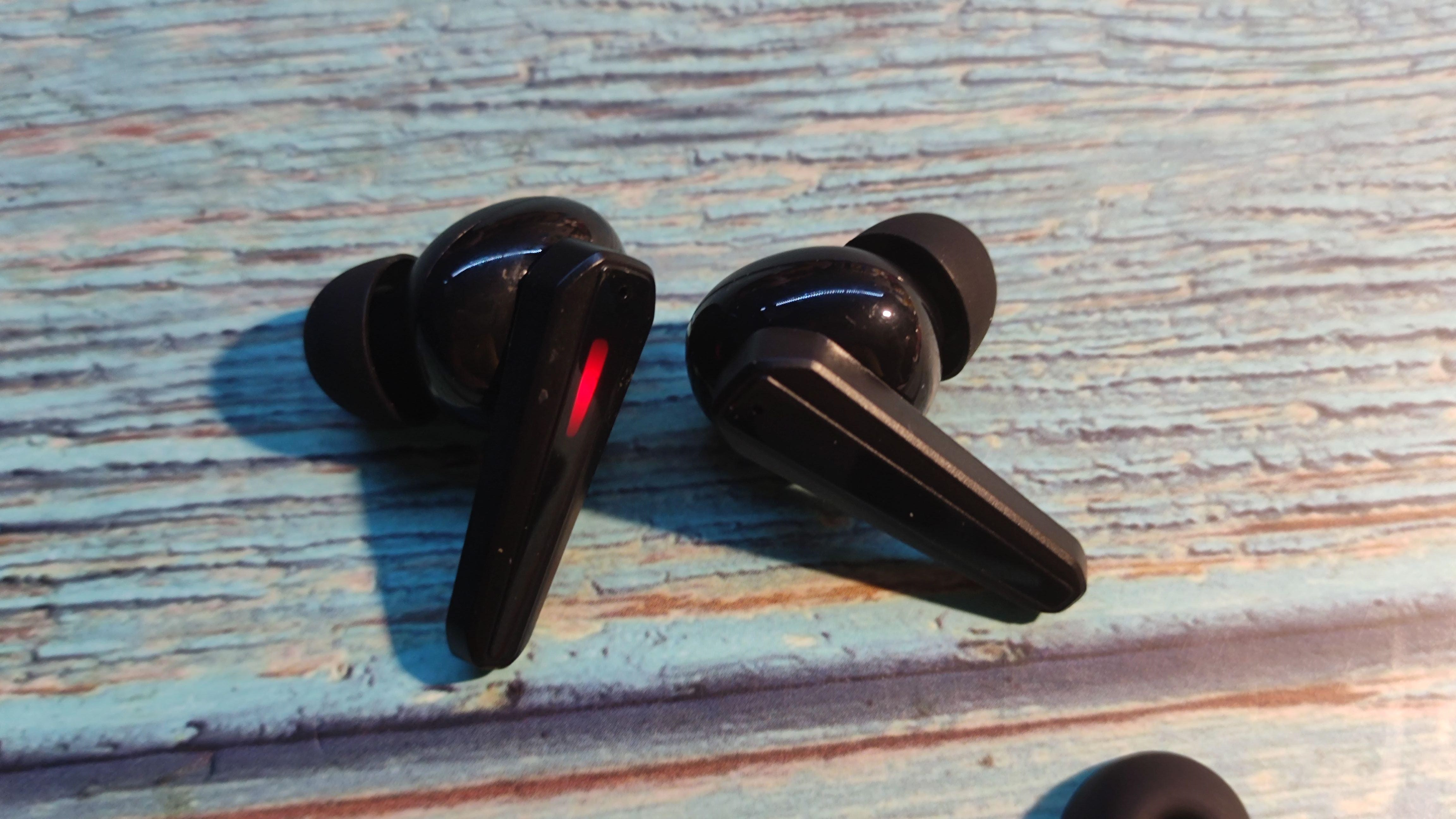 血手幽灵M70游戏电竞真无线蓝牙入耳式耳机游戏开黑必备