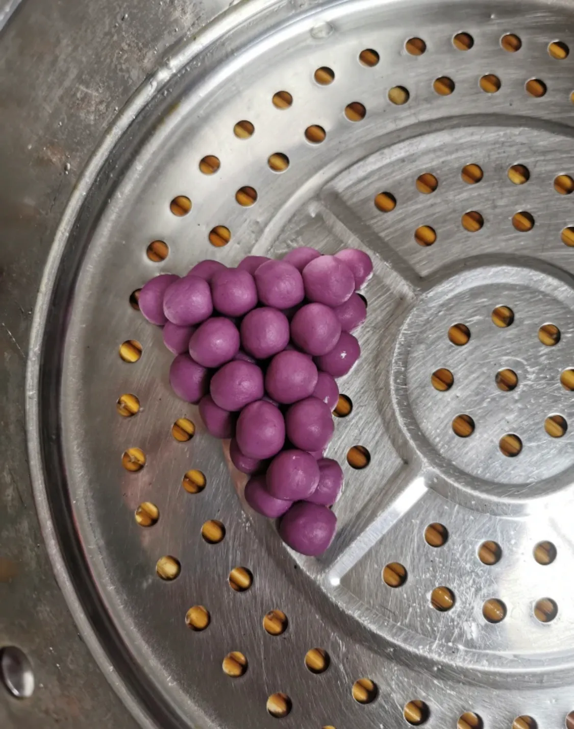 孩子们最爱的葡萄牛奶馒头 美食做法 第4张 孩子们最爱的葡萄牛奶馒头 美食做法 第4张