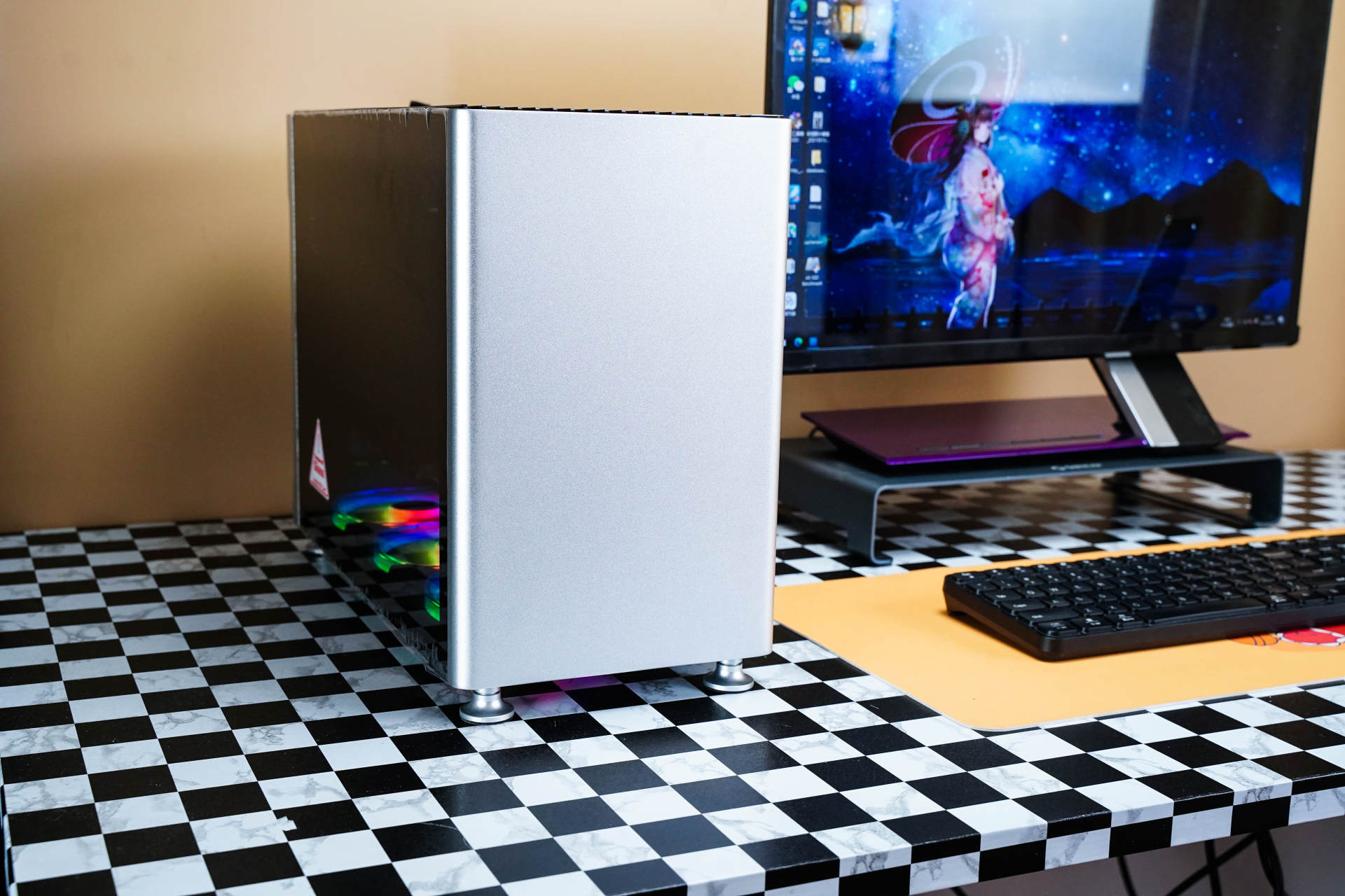 办公电脑也要高颜值，帮闺蜜组装电脑，我自己却爱了