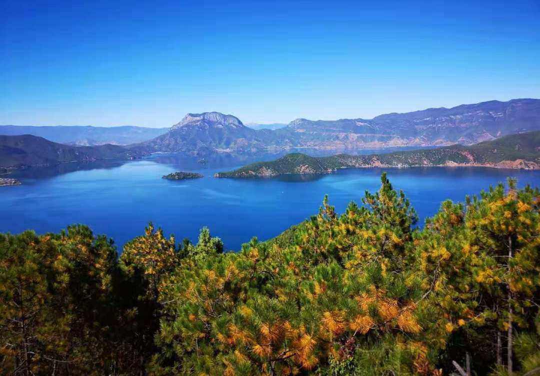 Coming to Lugu Lake will make people wonder if they are willing to forget the time and forget themselves in their dreams