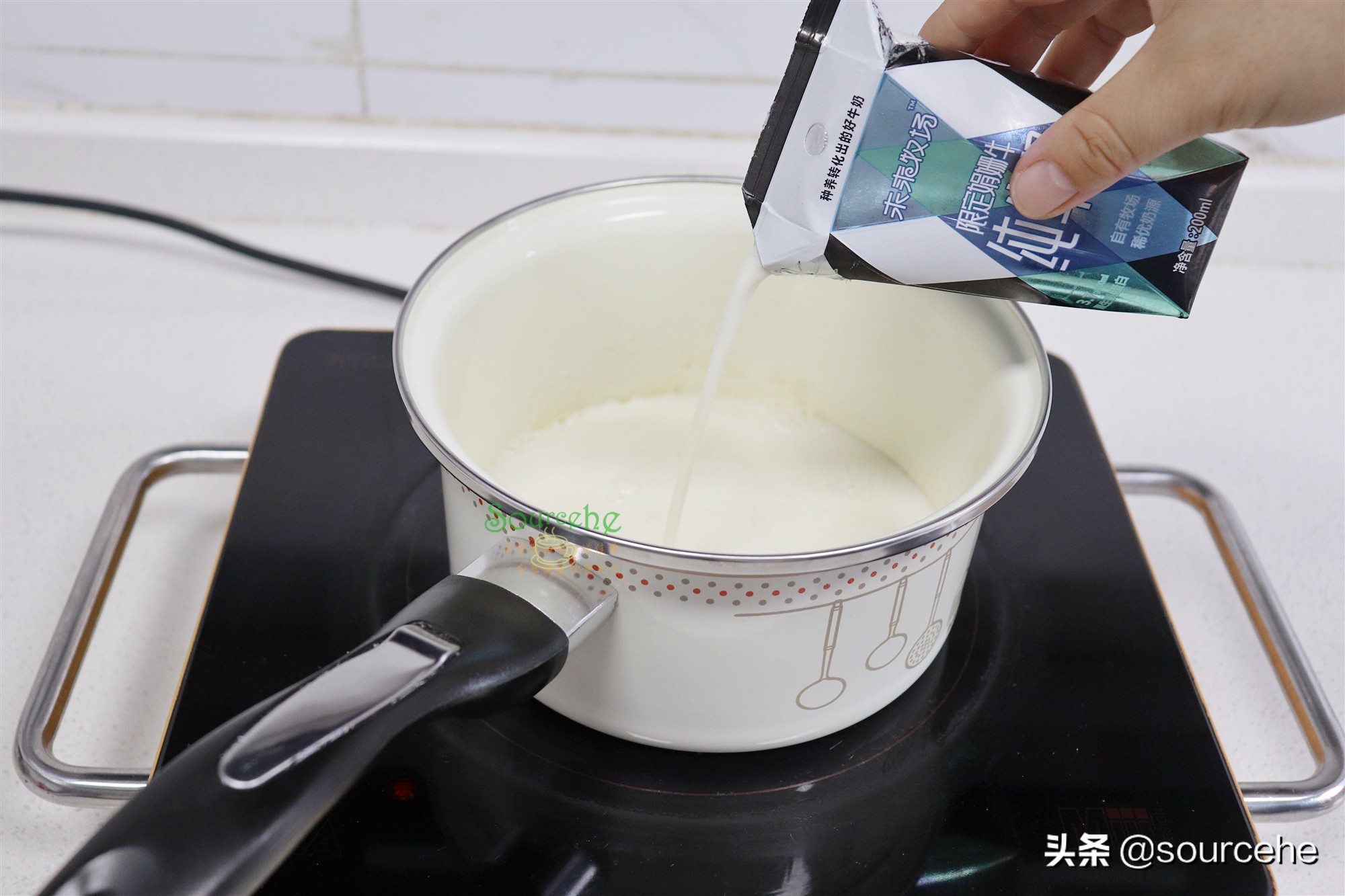 天气热，想喝奶茶不用买，在家做很简单，零添加，健康又好喝