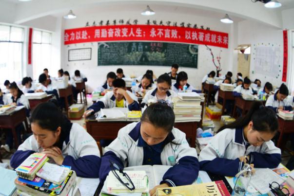 9年義務(wù)教育將改成12年，初中可直升至高中？教育部正面給出回應(yīng)