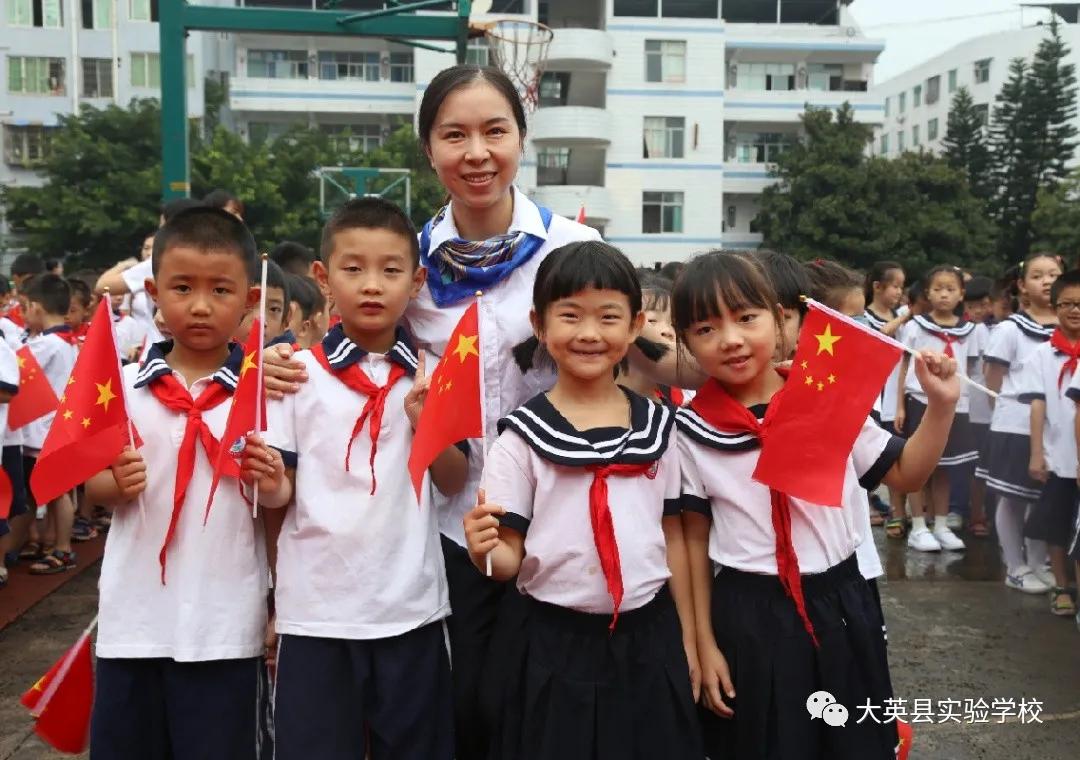 春天因你而美丽 实验因你而精彩丨致大英县实验学校全体女同胞
