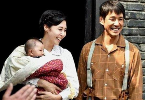 抗战士兵救了一名日本女护士，结婚40年后，才发