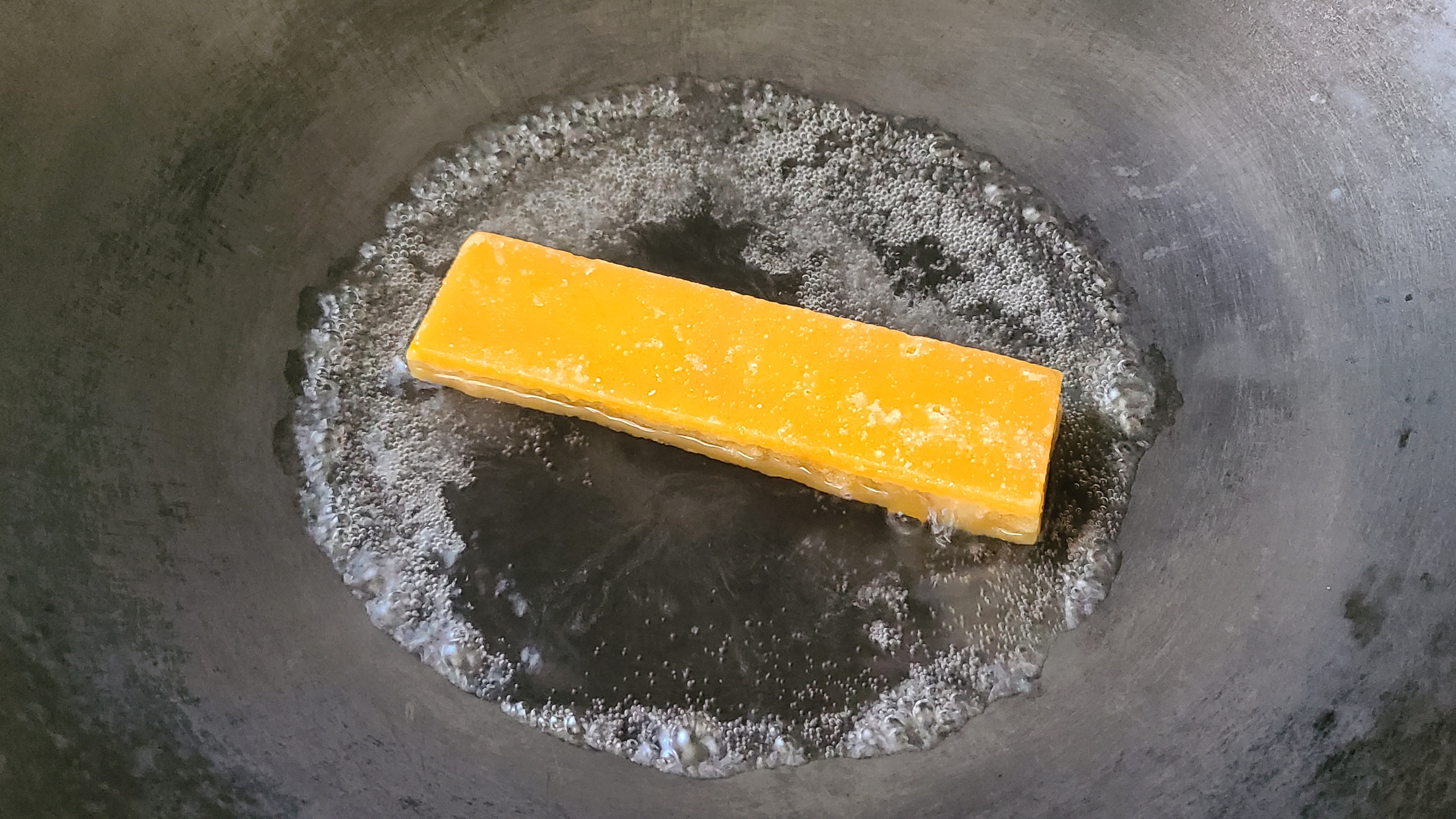 黑凉粉，是广东人夏天必吃的一道小吃，冰凉好喝，做法简单