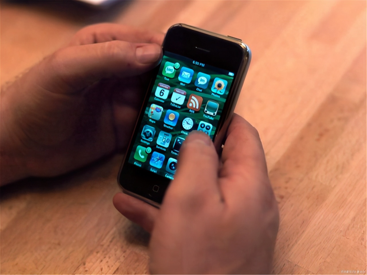 为什么许多人喜欢给手机贴膜，贴不贴膜究竟区