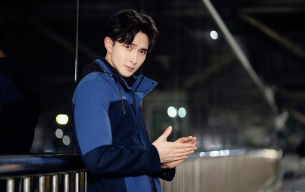 25岁\"高龄\"考入中戏，37岁大器晚成，用