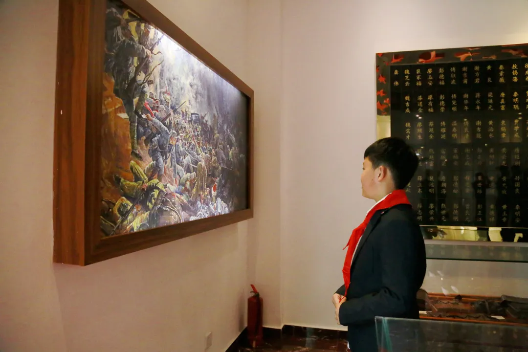 缅怀革命先烈传承红色基因丨天府新区华阳小学清明节开展祭扫活动