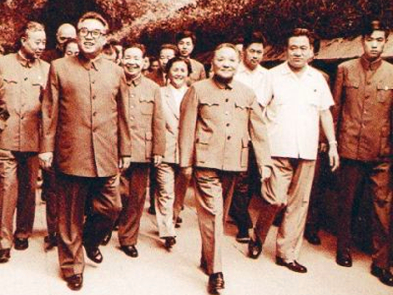 金日成访华打听柴云振，邓小平亲令寻找，原来老英雄在乡里种地