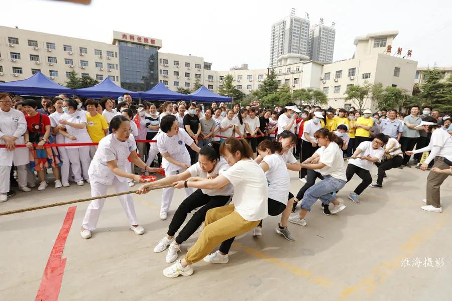 三原县医院庆祝“5.12”国际护士节拔河比赛