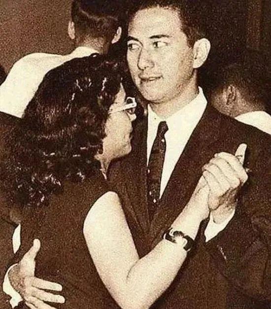 蓝琼缨：14岁嫁赌王，打败梁安琪，逼走利智，77岁成最大赢家