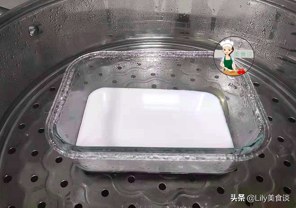 夏天，这蒸糕常做给家人吃，一拌一蒸，爽滑筋道香甜，营养不上火