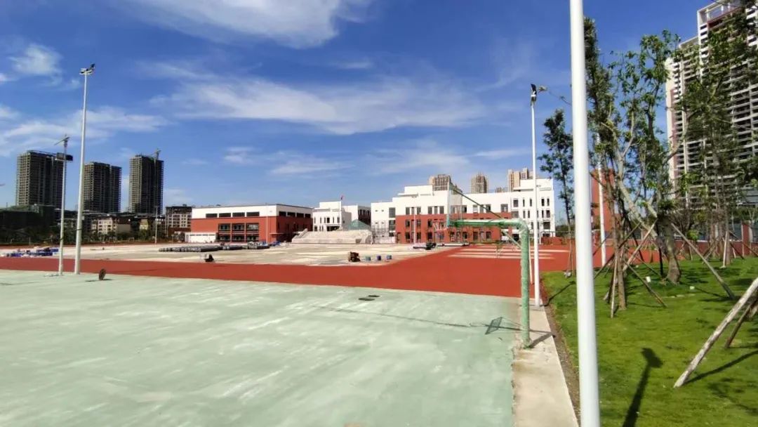 麓山芯封面，约240亩繁华大城兑现