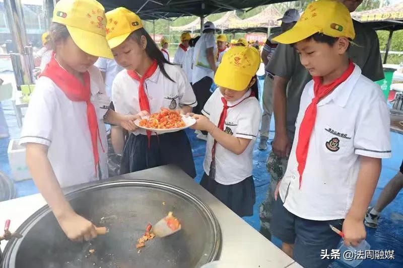 澧县教育局对中小学研学实践教育活动进行视导评估