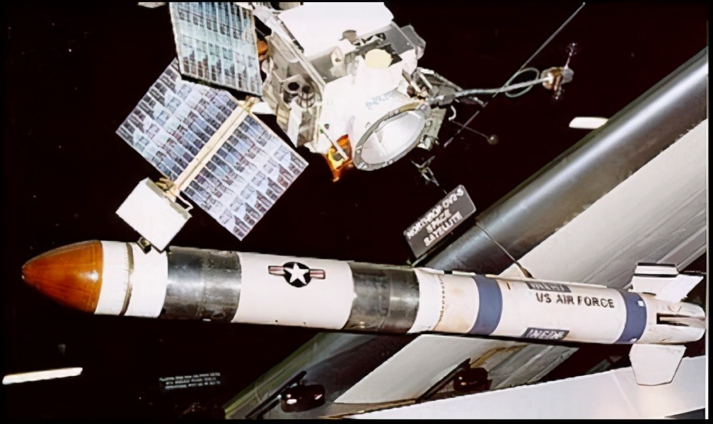 又搞双标，美国指责俄罗斯拿导弹打卫星，俄：