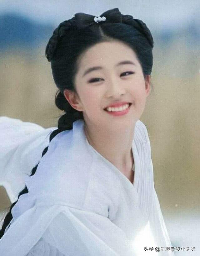 被记者问“你是哪个国家的人”刘亦菲的回答亮