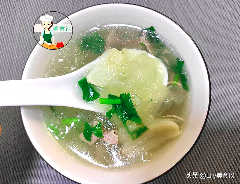 适合秋天喝的一道汤，简单一煮，鲜香甘甜又营养，大人小孩都爱喝