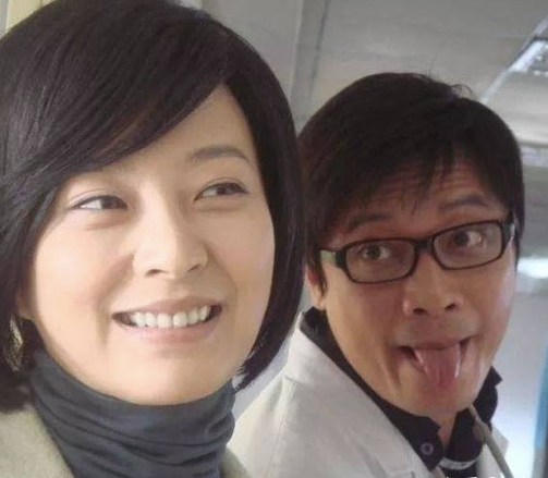 与巩俐师出同门的苏岩，嫁大12岁TVB“师奶杀手”，45岁幸福美满