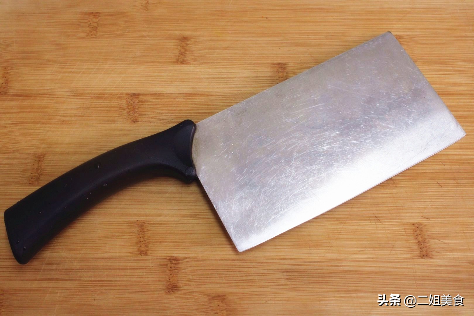 買菜刀時，只需要敲擊一下，好壞菜刀一下子就能區分，別亂買