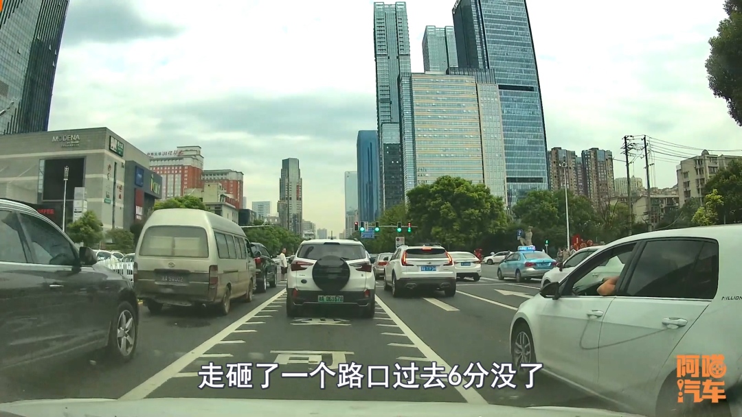 大家為什么都這么怕走可變車道？是被罰怕了嗎？喵哥親自實車教你