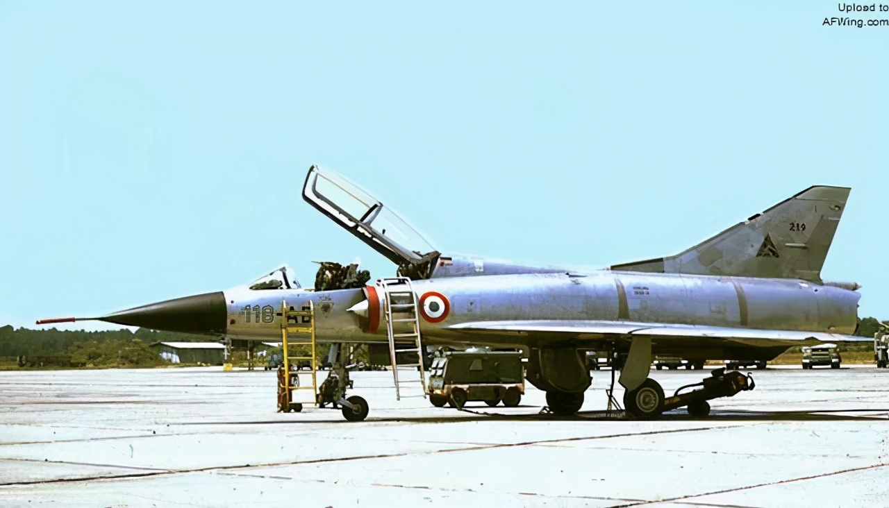 试飞员7次试飞，评价超高的幻影2000，为何一架也