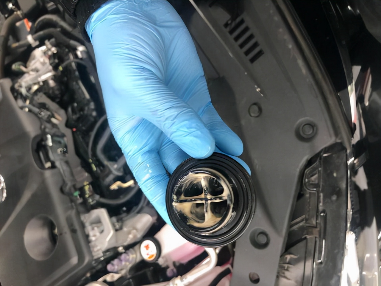 Why is there more oil and emulsification in Honda and Toyota cars, but