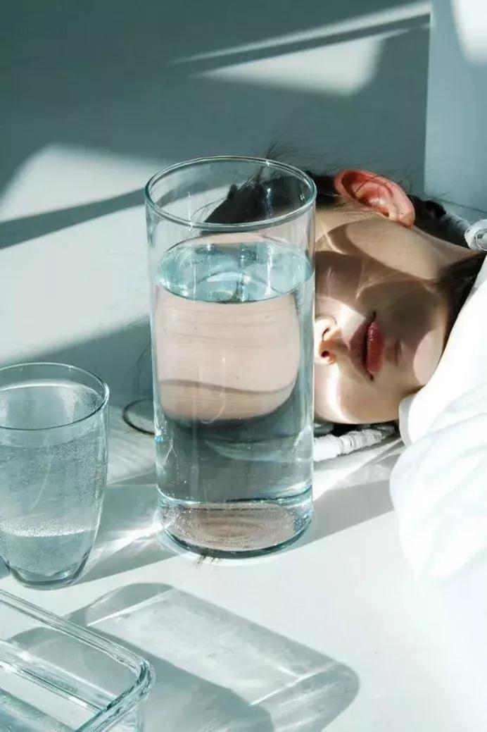 每天8杯水 到底對(duì)不對(duì)？