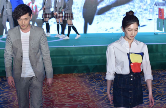 33岁江疏影有多撩人？全身仅靠两根绳吊着，网友