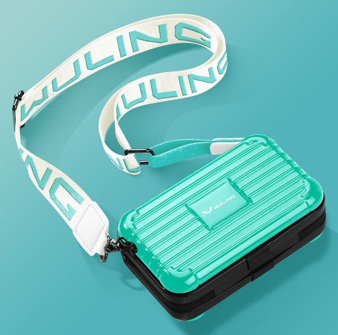 宏光MINIEV上市一周年 两大顶流跨界开启“大人们的小乐园”第三季