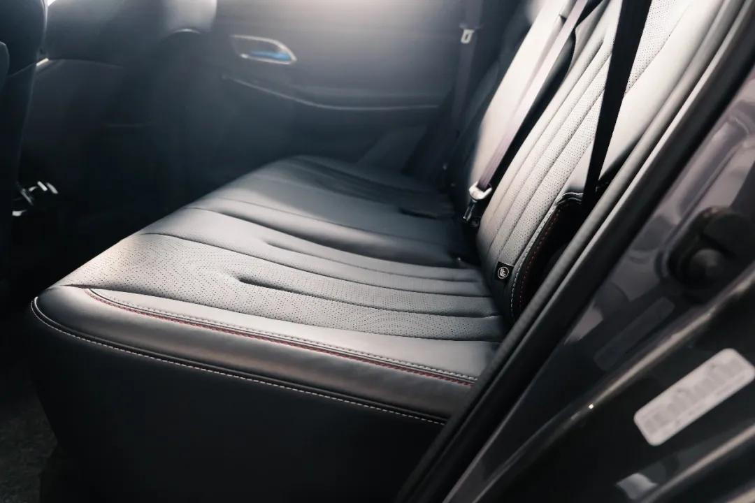 空间超大、座椅超软，还有智能语音，这台10万元的SUV太值了
