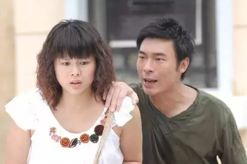 胡杏儿:当年当上港姐也被骂,如今却逆袭成了时尚女王