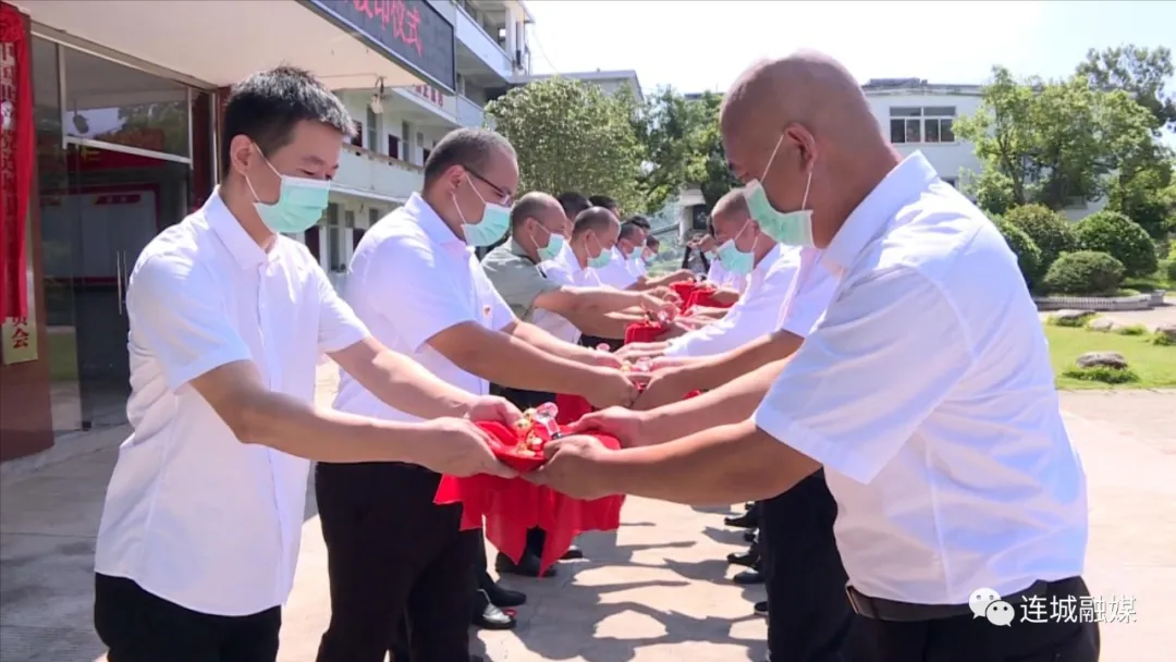 宣和乡举行撤乡设镇揭牌授印仪式