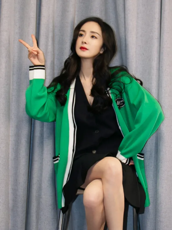 杨幂又带火了“回力鞋+裙子”!巨美巨显腿细,绝了