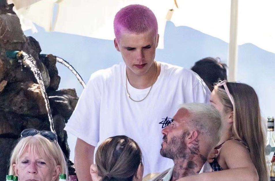 贝克汉姆一家出游意大利！穿彩虹衬衫胜似小鲜肉，嫩过16岁克鲁兹