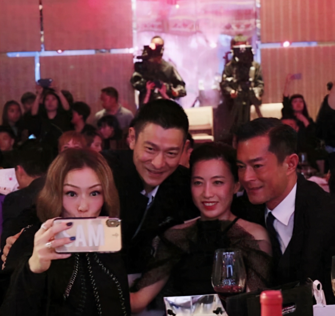 如花李健仁中风半瘫痪后发文曝近况，感谢古天乐甘比未提及周星驰