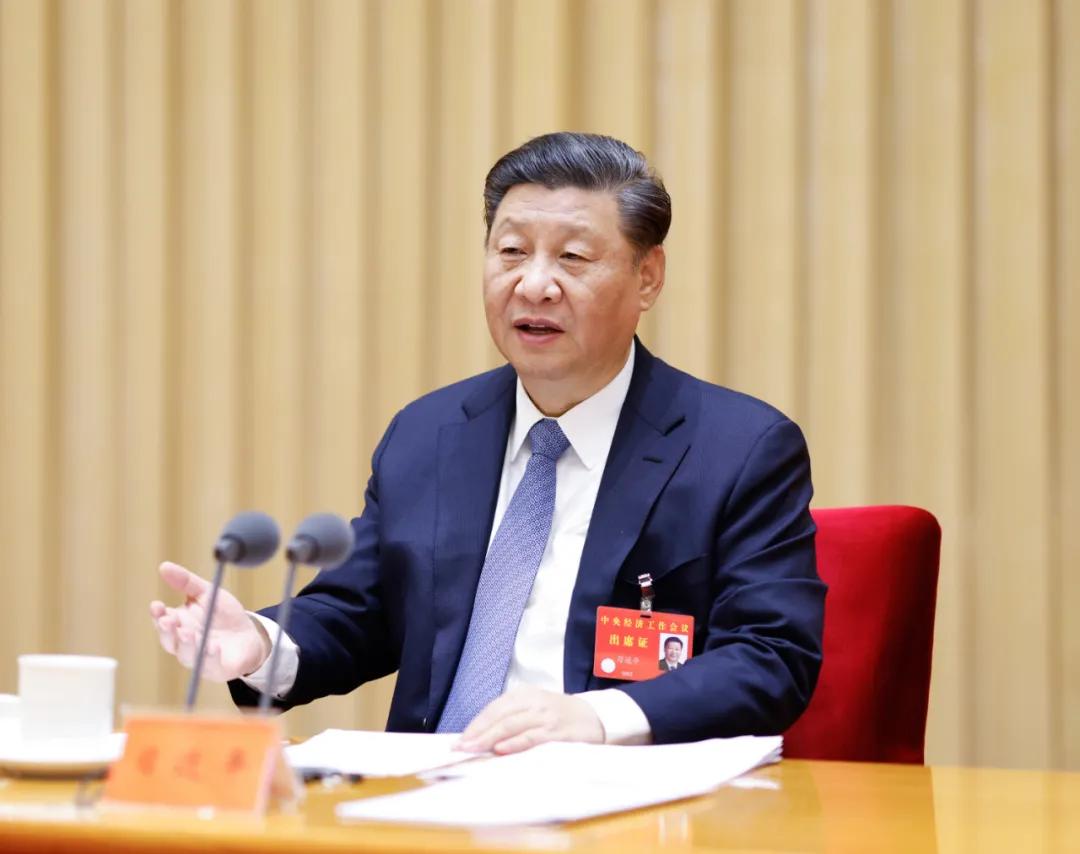 <p>12月16日至18日，中央经济工作会议在北京举行。中共中央总书记、国家主席、中央军委主席习近平发表重要讲话。新华社记者 黄敬文 摄</p><p><br></p><p style=