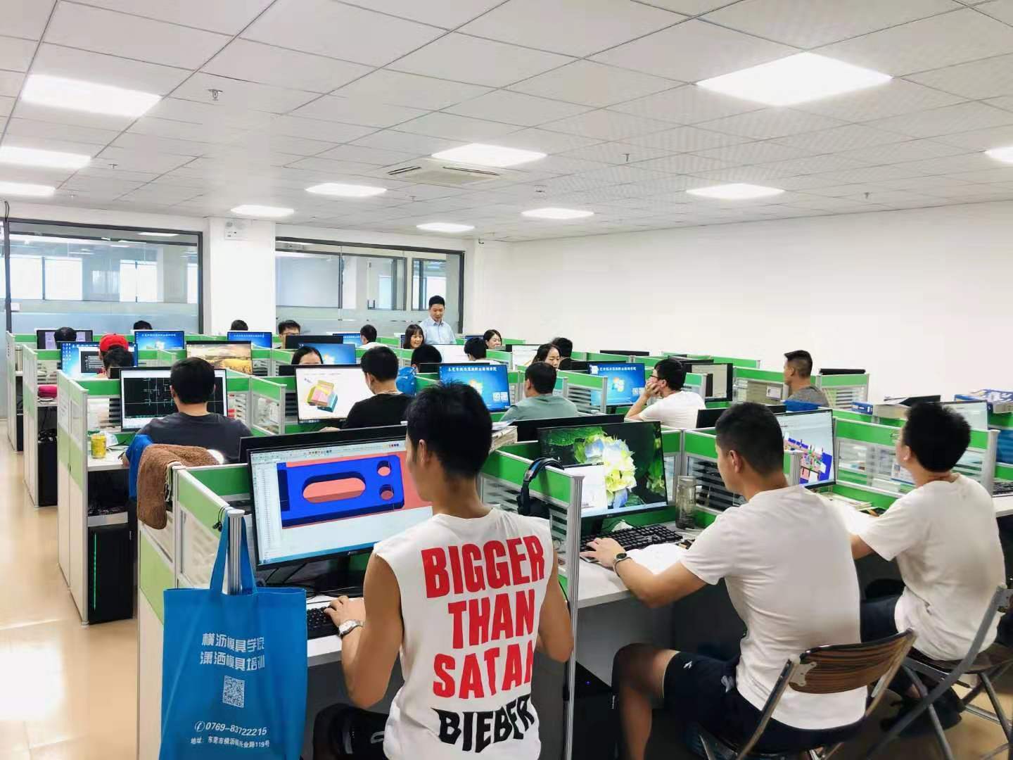 UG汽车模具设计培训，潇洒专业模具设计培训基地