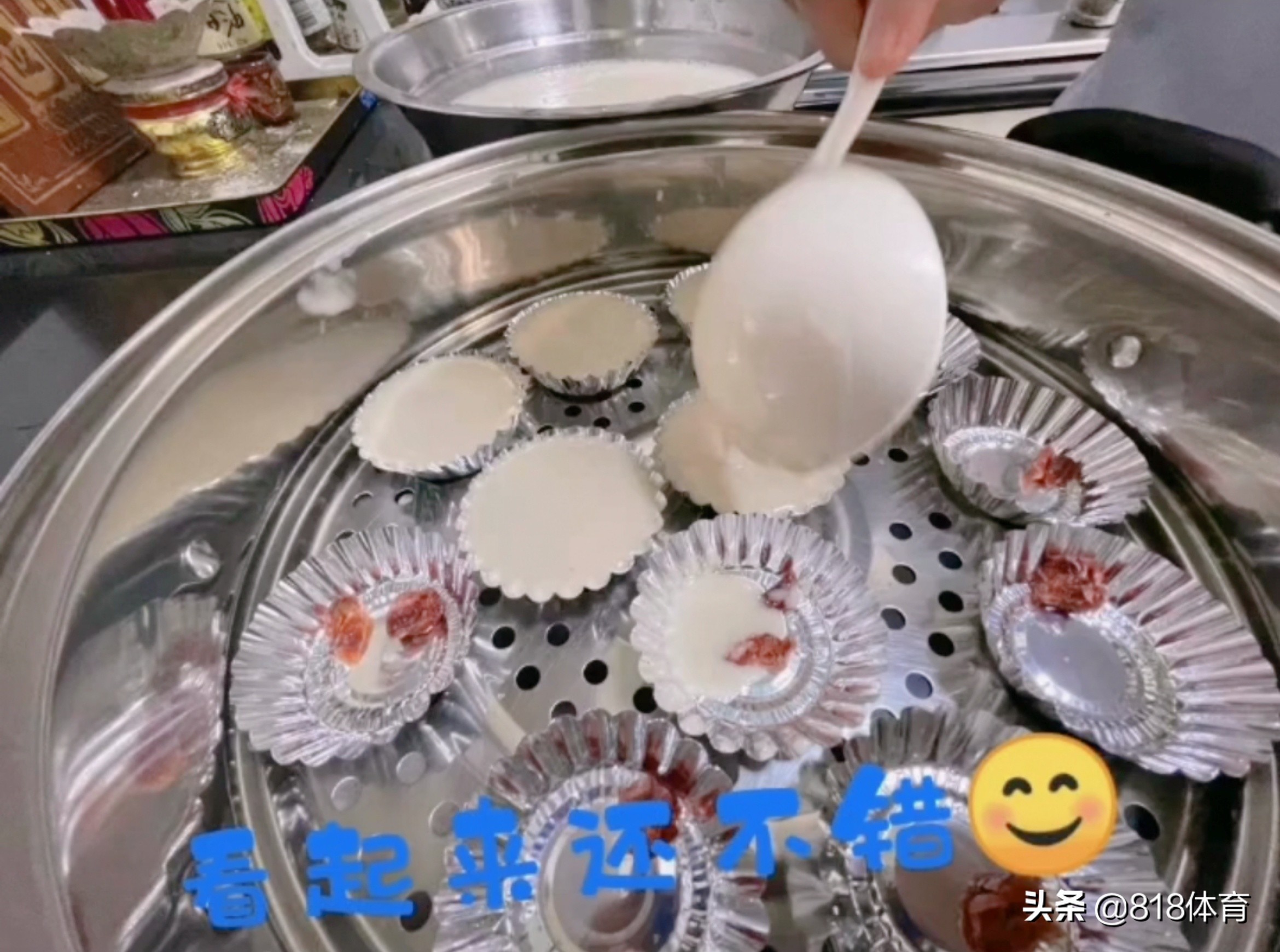 亲闺女！何教练带全红婵回自己家过节，小红跟着师母第一次做蛋糕