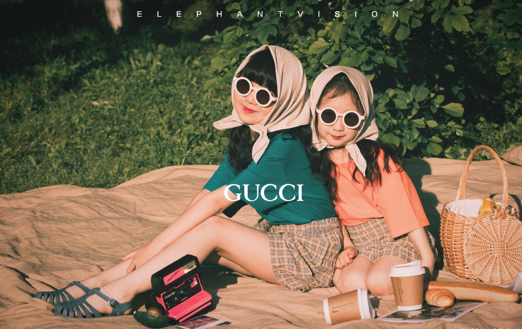 小山竹兒童節攜妹妹拍時尚大片，姐妹倆同框凹造型，又美又傲嬌