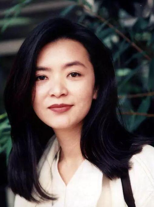 6版王语嫣不比不知道，有人美成经典难忘怀，有人却被嘲像村姑