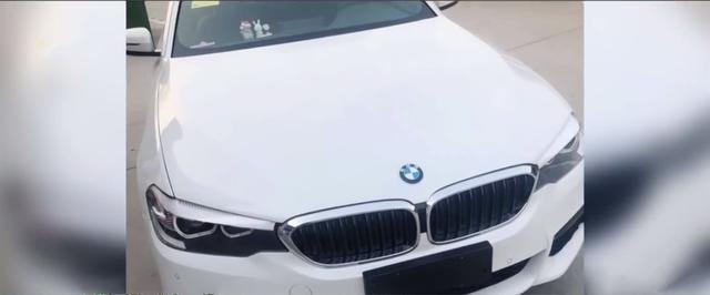 比我大11岁，还矮我5cm，为了追我花了86万，凭什